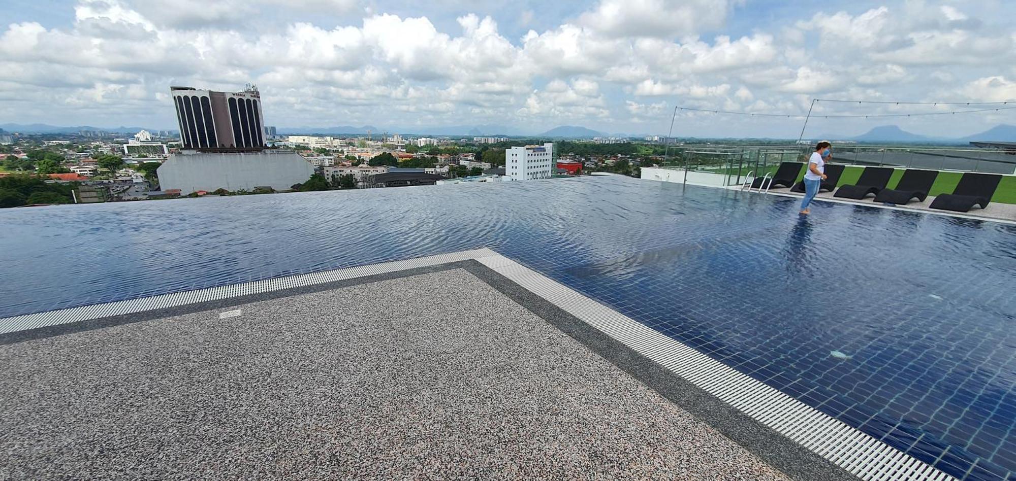 Kozi Square New Sgh Cozy Home 8A Kuching Buitenkant foto